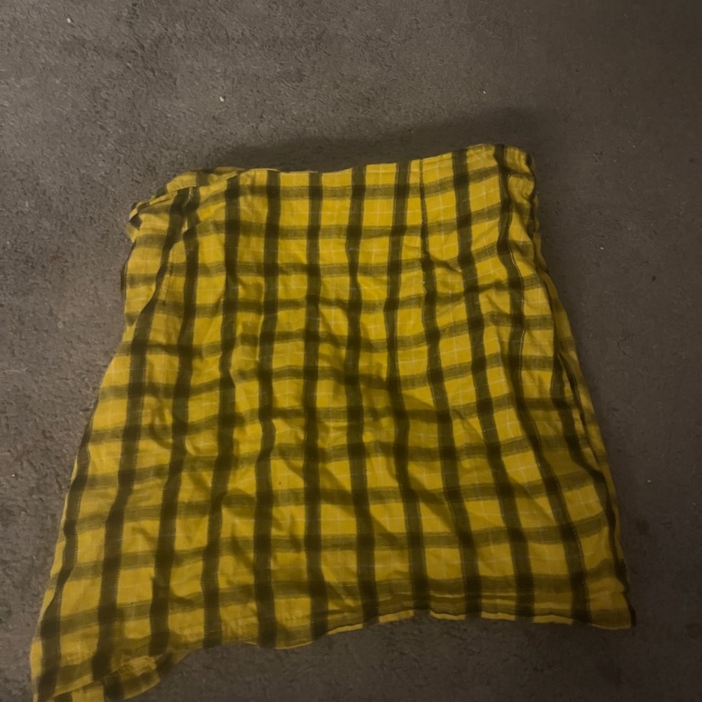 Size x small yellow and black pattern